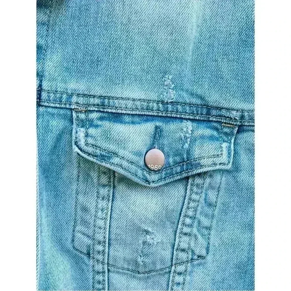 Women’s Gap 1969 Distressed Denim Jacket•Light Wash•Preowned Great Condition• - Picture 7 of 11